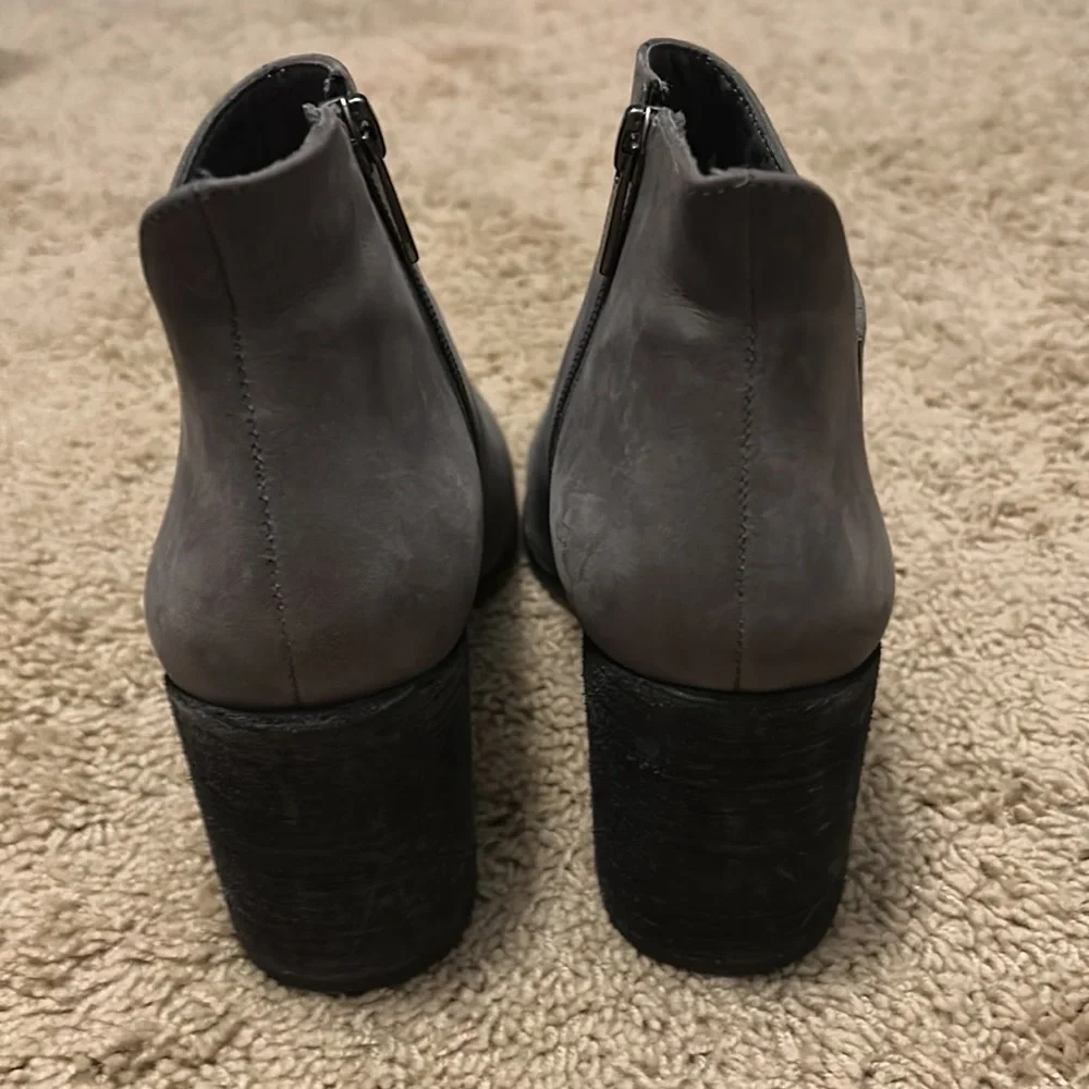 Authentic Leather Vince Camuto Block heeled booties